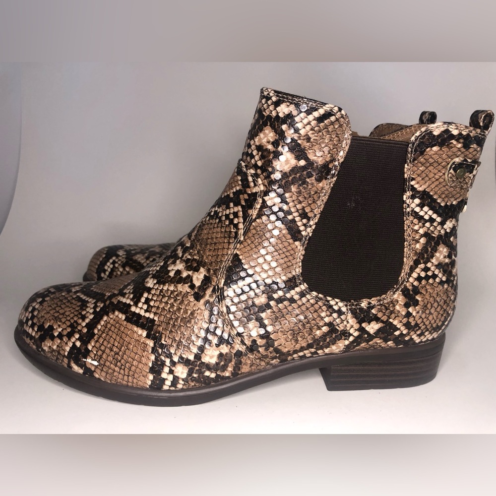 Kim Rogers Brown Snake Print Ankle Bootie Size 9